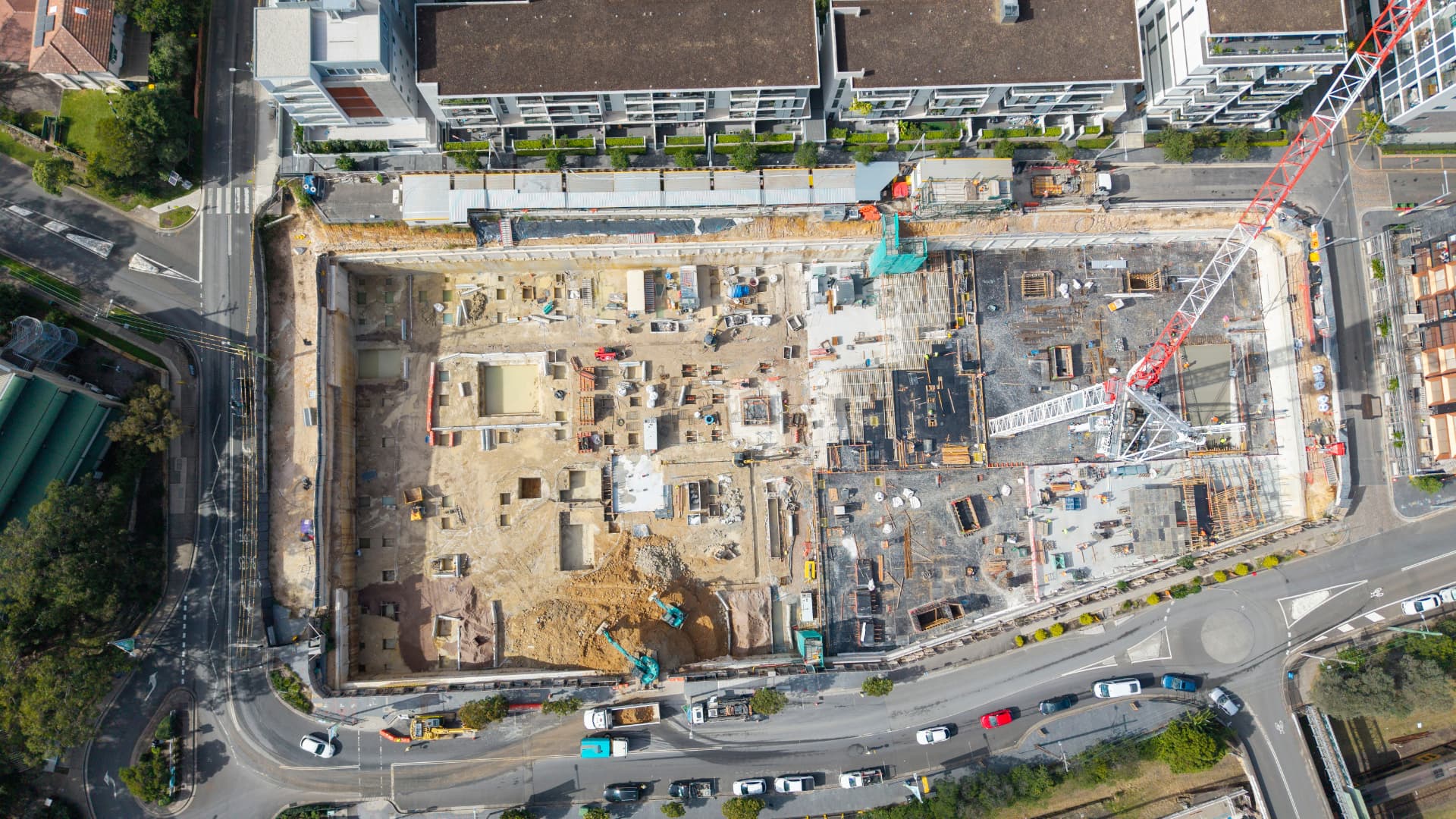 Aerial view of a major construction site reinforcing ISO 45001 safety systems
